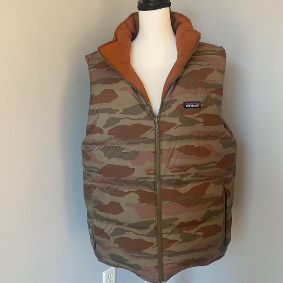 Patagonia Men’s Bivy Reversible Down Camouflage Puffer Vest - Picture 8 of 9